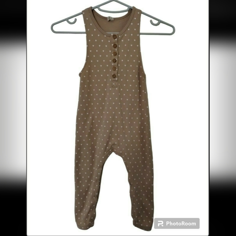 Quincy Mae one piece romper beige with hearts back pocket front buttons 2-3 year